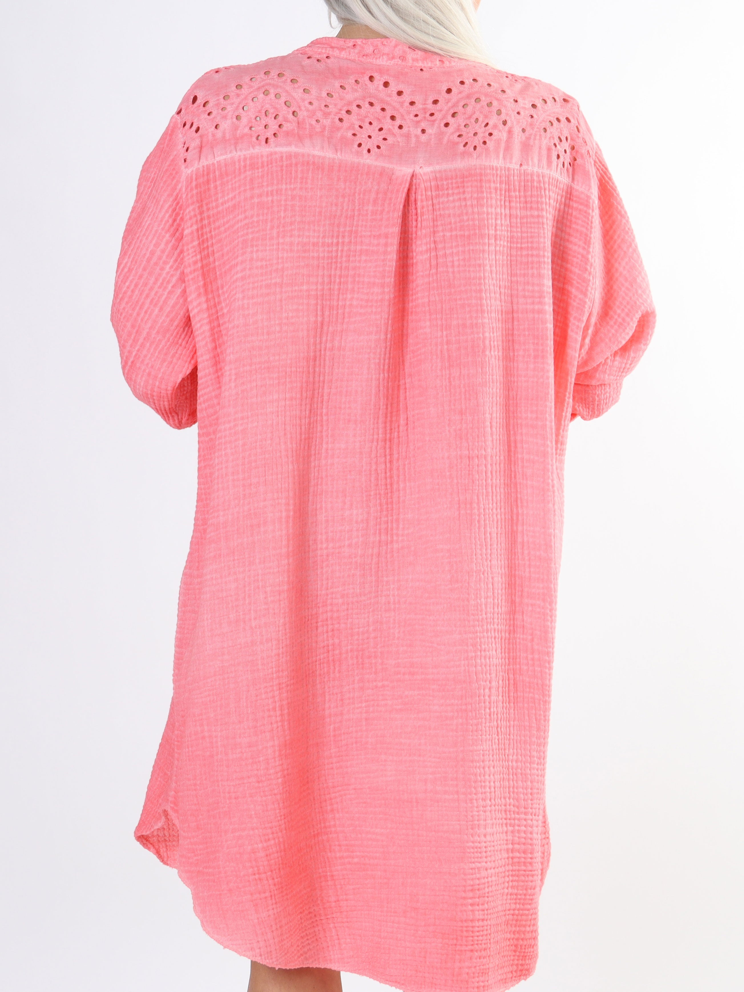 Inez - Lång mjuk skjorta i bäck- och vågtyg i plus size-modell